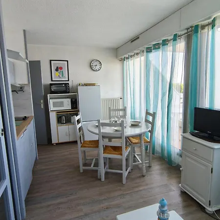 Апартаменты Cosy A Avec Balcon Et Parking Prive - Fr-1-551-52 Ла-Рошель
